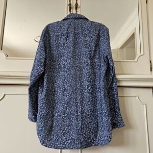 Blue Dress Shirt with Floral Pattern and Relaxed Fit